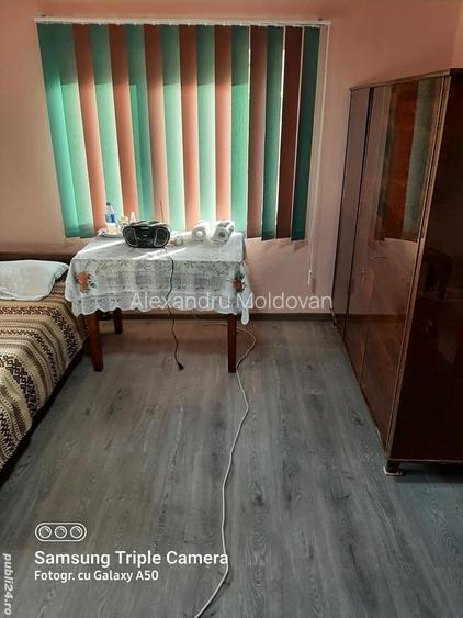 vand casa cu 3 camere , baie , bucatarie , suprafata totala 38 arii , intravilan