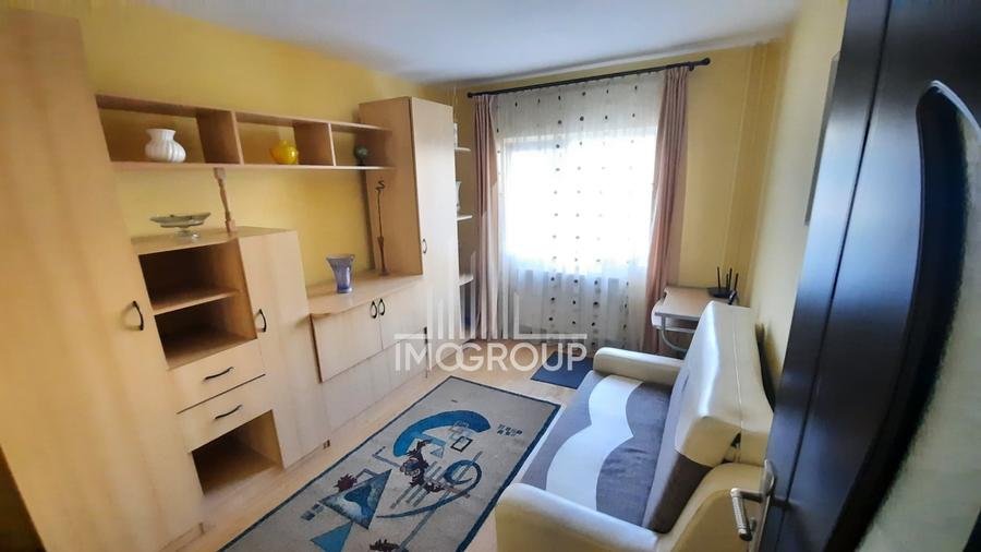 Apartament cu 3 camere decomandat, mobilat în Între Lacuri