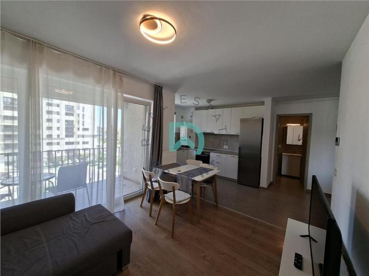 Apartament cu 2 camere decomandat în Tractorul