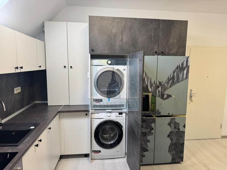 Apartament cu 3 camere semidecomandat, mobilat în Brașovul Vechi