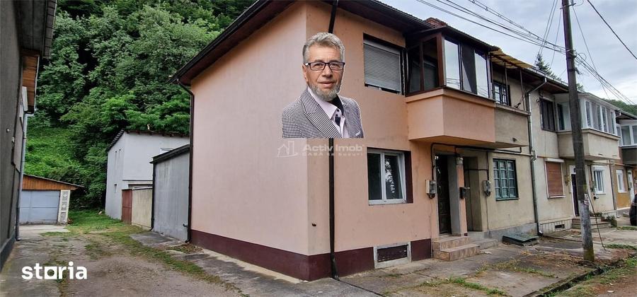 Casă cu 5 camere cu Teren 155 Mp în Muncitoresc