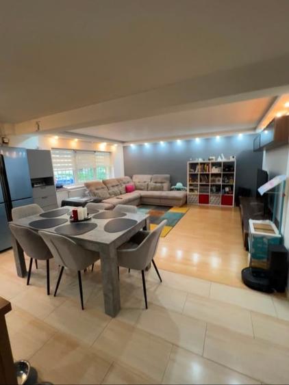 Apartament cu 4 camere decomandat, mobilat în Doamna Ghica