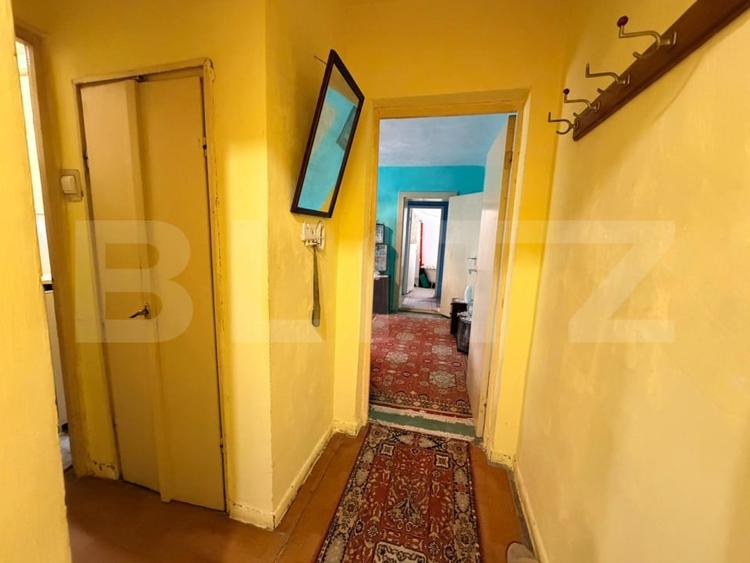 Apartament cu 3 camere semidecomandat, mobilat în Cugir