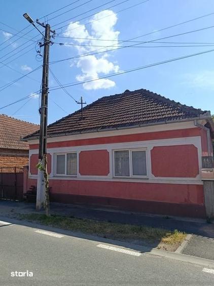 Casă cu 2 camere cu Teren 100 Mp în Central