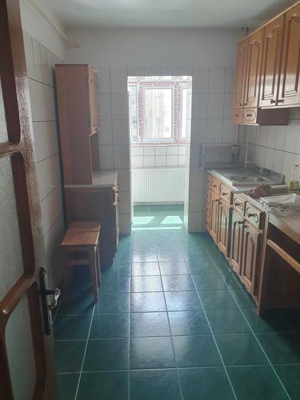 Apartament cu 3 camere decomandat în Micro 3