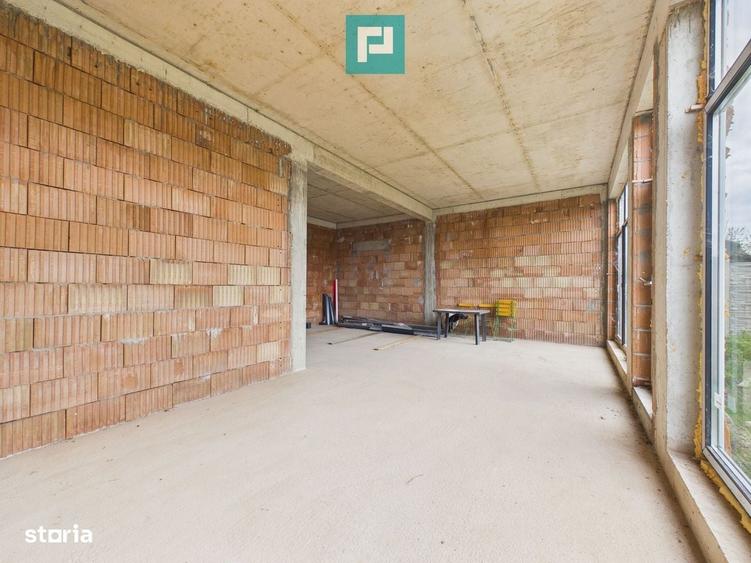 Casă cu 4 camere cu Piscina în Pârneava