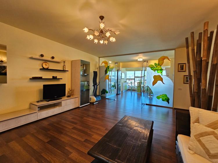 Apartament cu 3 camere semidecomandat, mobilat în Calea Plevnei
