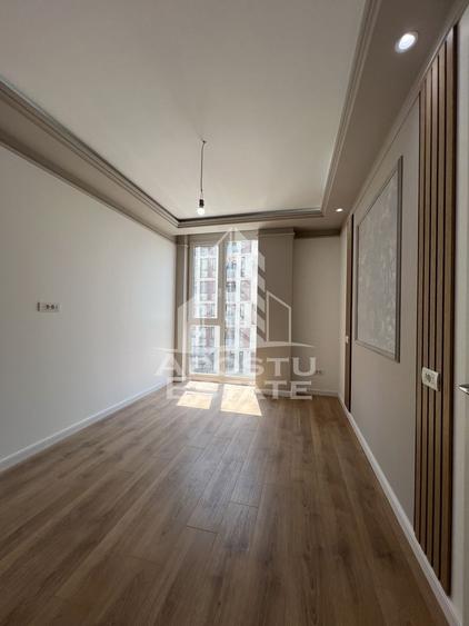 Apartament cu 3 camere decomandat în Torontalului