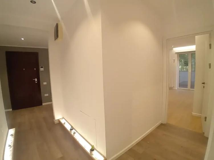 Apartament cu 4 camere în Victoriei
