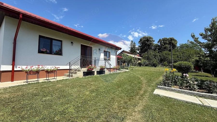 Casă cu 3 camere cu Teren 1667 Mp în Răcoasa