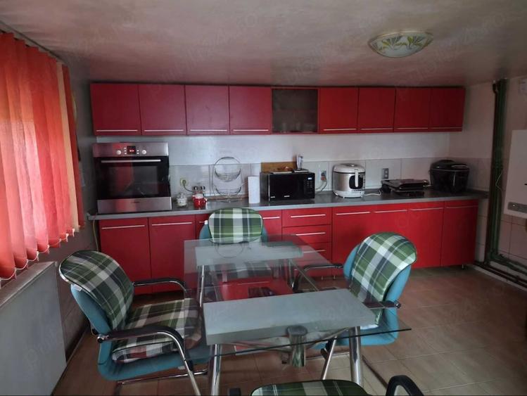 Casă cu 3 camere decomandat cu Teren 875 Mp în Central