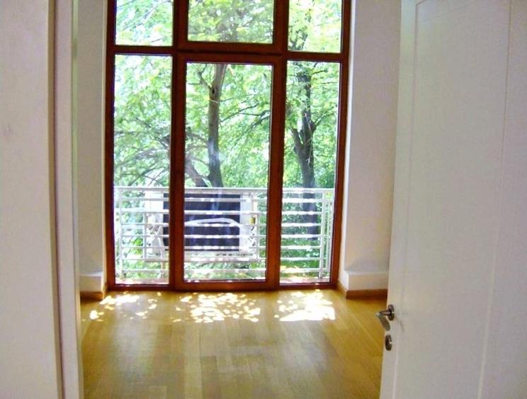 Apartament cu 6 camere în Victoriei