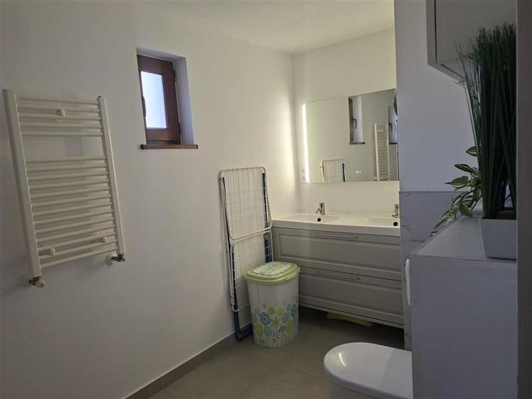 Apartament cu 3 camere decomandat în 9 Mai