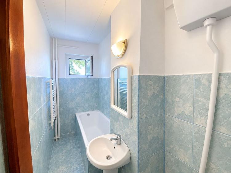 Apartament cu 3 camere semidecomandat, mobilat în Blașcovici