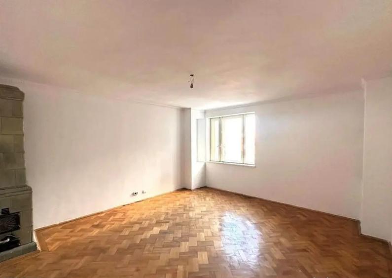Apartament cu 6 camere decomandat în Moșilor