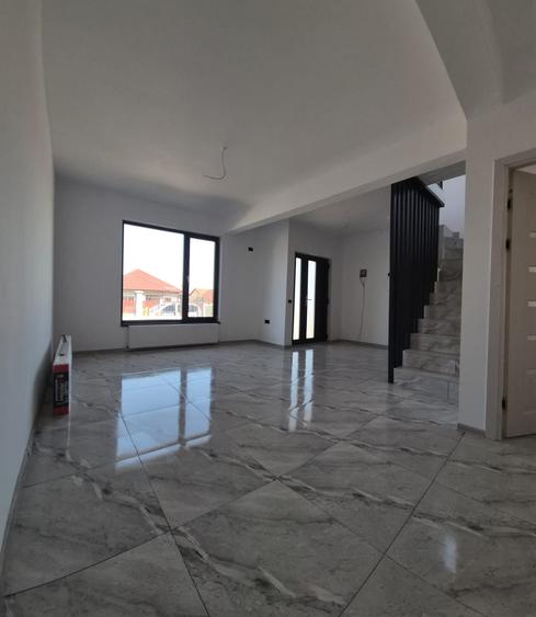 Casă individuală cu 4 camere cu Canalizare în Lumina