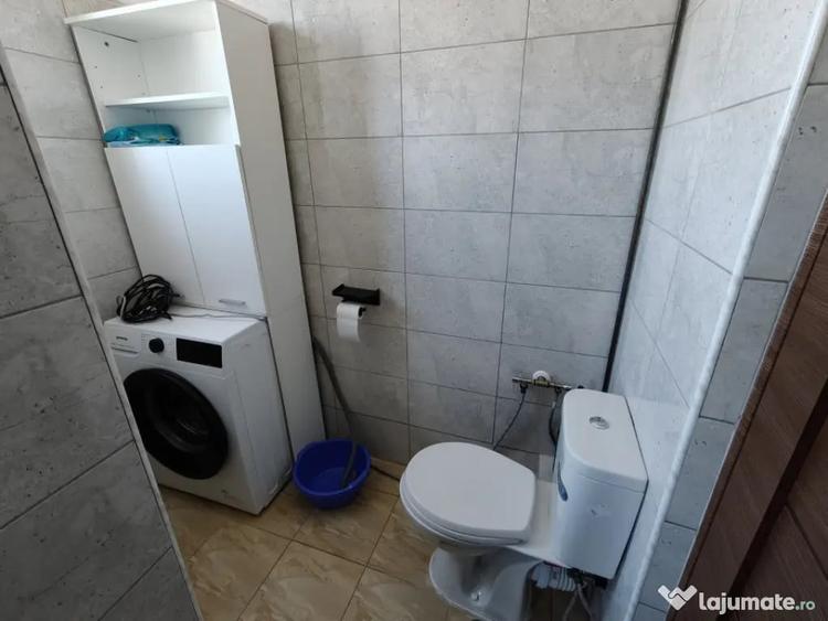 Apartament cu 3 camere decomandat în Florești