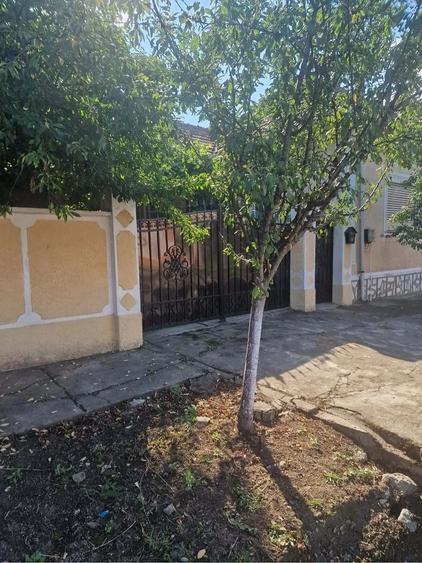 Casă cu Teren 1439 Mp în Cermei