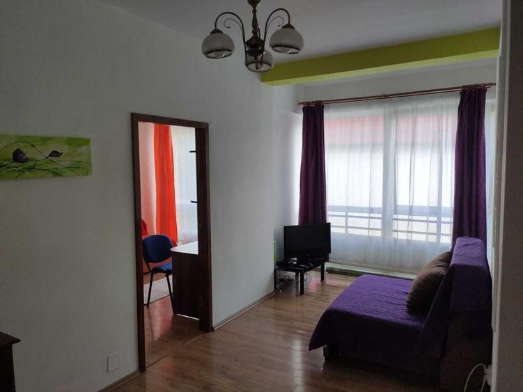 Apartament cu 3 camere semidecomandat în Casele Micești