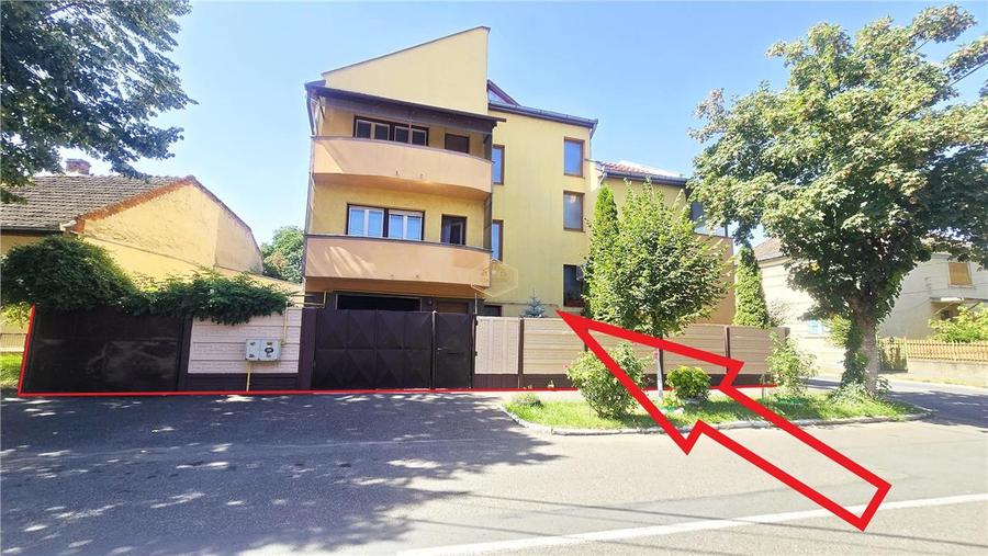 Casă individuală cu 7 camere cu Canalizare în Central