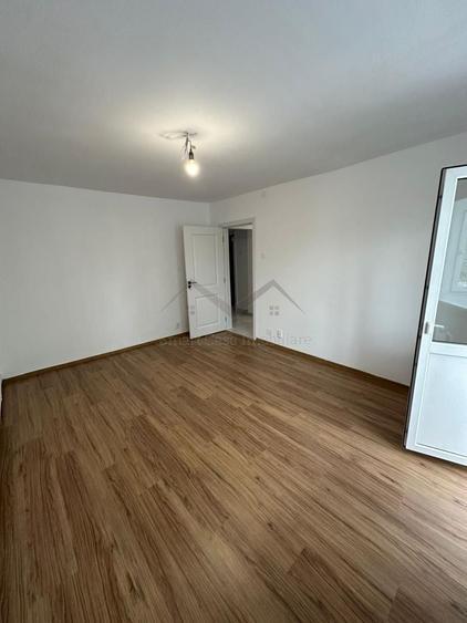 Apartament cu 4 camere decomandat în Dacia