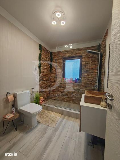 Duplex cu 4 camere cu Canalizare în Florești