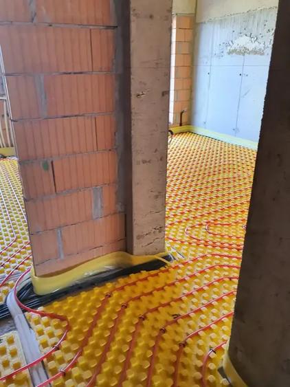 Garsonieră decomandată în Titan