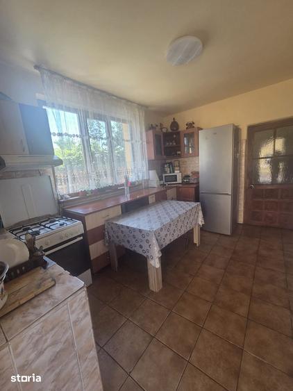 Casă cu 4 camere decomandat cu Teren 250 Mp în Șimnicu de Sus