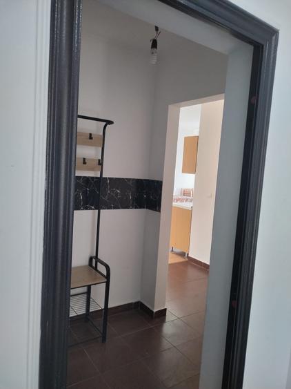 Apartament de închiriat cu 2 camere, etaj 1, loc de parcare - 4