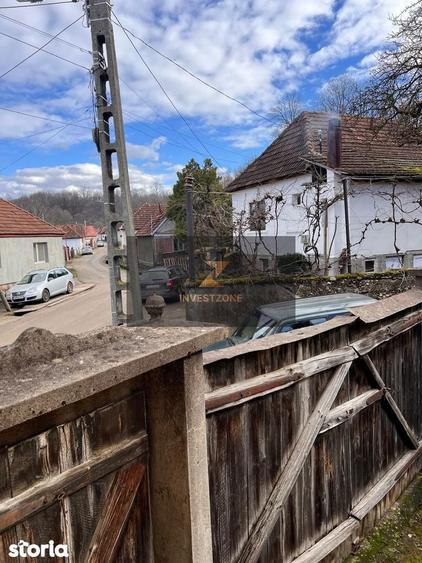 Casă cu 4 camere cu Teren 2328 Mp în Vadu Crișului