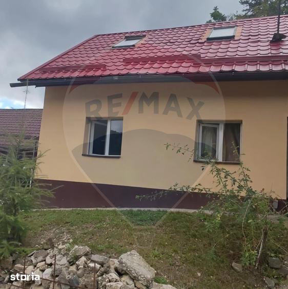 Casă cu 4 camere cu Teren 150 Mp în Schei