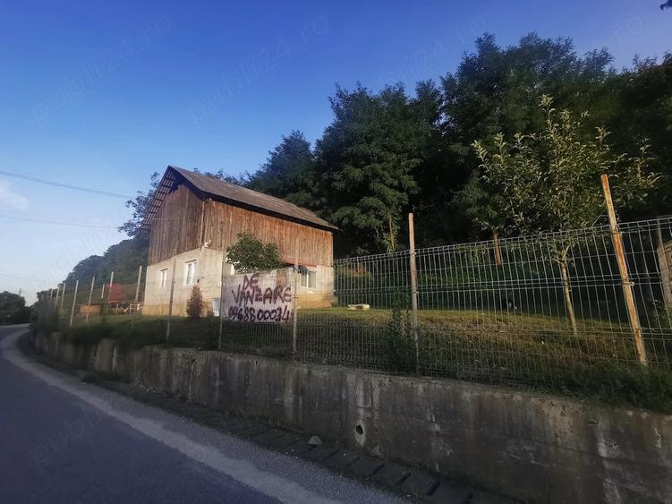 Casă cu Teren 1592 Mp în Sărățel