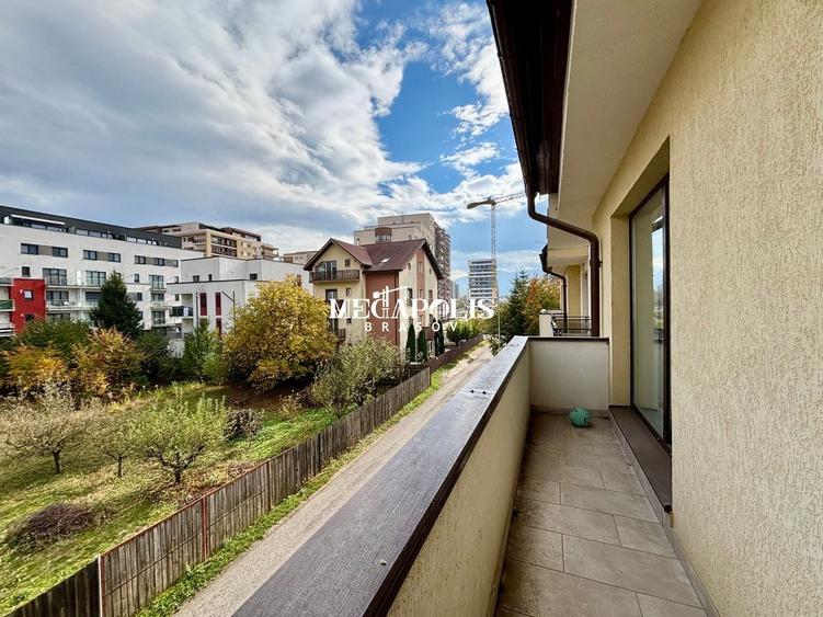 Apartament cu 3 camere decomandat în Tractorul