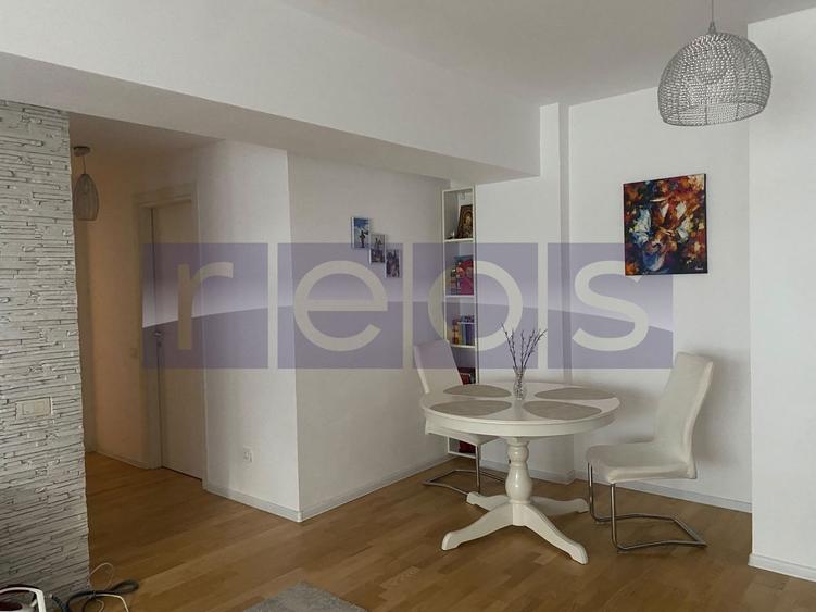 Apartament cu 3 camere decomandat, mobilat în Străulești