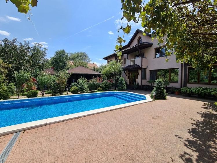 Casă individuală cu 6 camere cu Piscina în Domnești