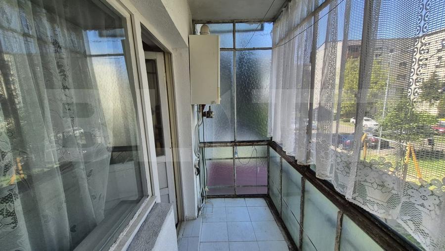 Apartament cu 4 camere semidecomandat, mobilat în Micro 17