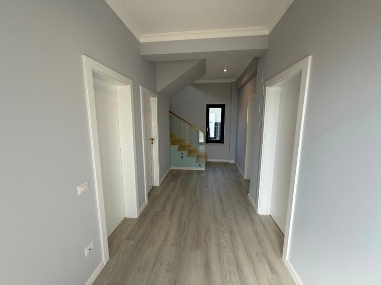 Casă individuală cu 5 camere cu Teren 330 Mp în Brazda lui Novac
