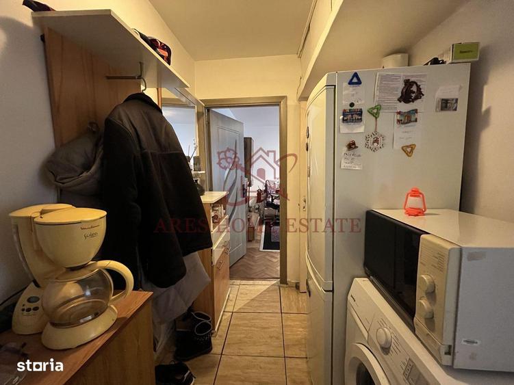 Apartament cu 3 camere, mobilat în Girocului
