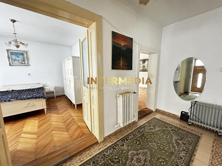 Casă individuală cu 4 camere cu Canalizare în Central