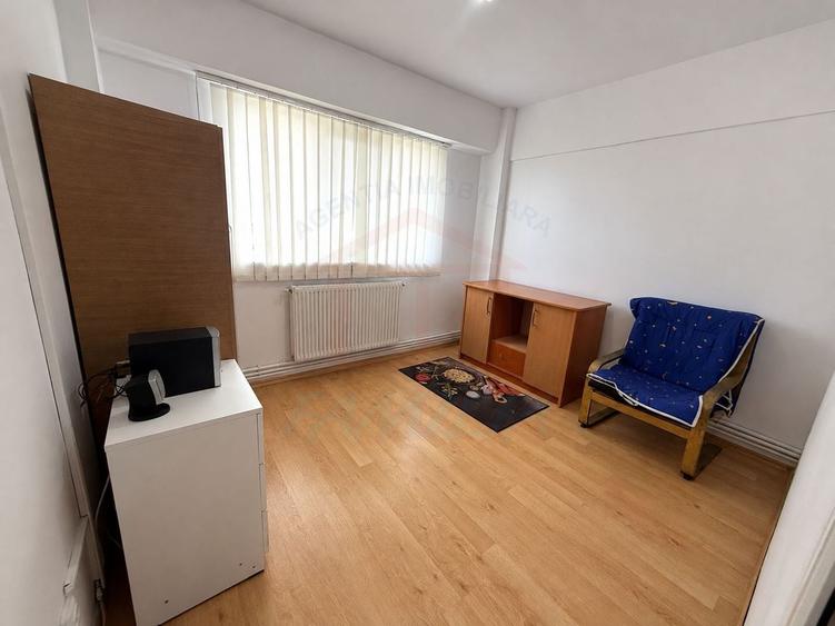 Apartament cu 4 camere decomandat, mobilat în Micro 20