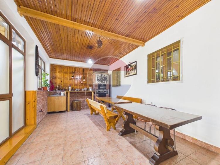 Casă individuală cu 3 camere cu Teren 414 Mp în Central