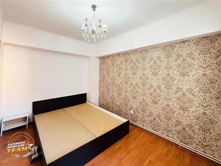 Apartament cu 3 camere decomandat, mobilat în Sud