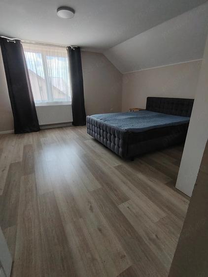 Apartament cu 3 camere semidecomandat în Florești