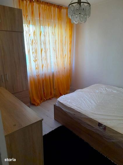 Apartament cu 3 camere semidecomandat în Tineretului