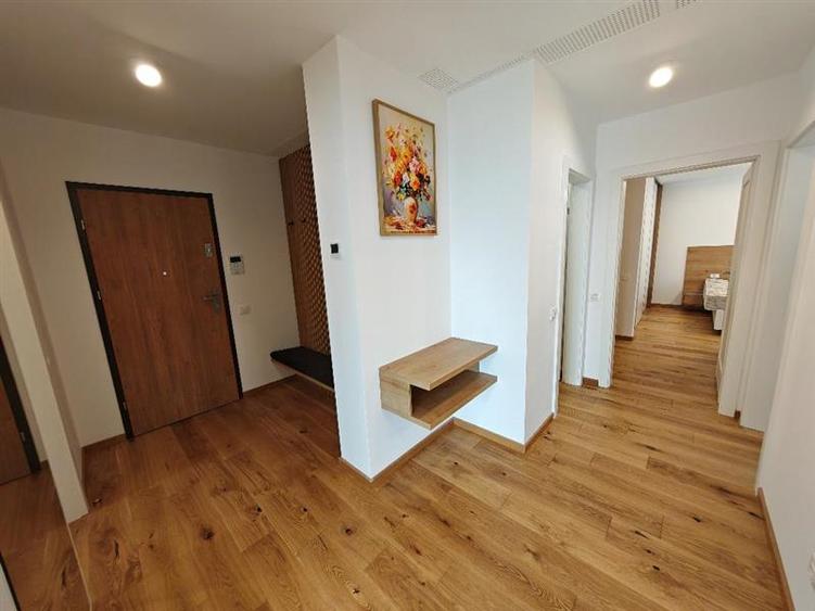 Apartament cu 3 camere decomandat, mobilat în Astra