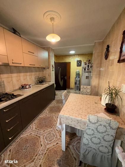 Apartament cu 4 camere în Crângași
