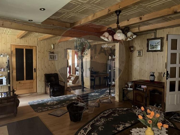 Casă individuală cu 7 camere cu Teren 600 Mp în Frăsinet