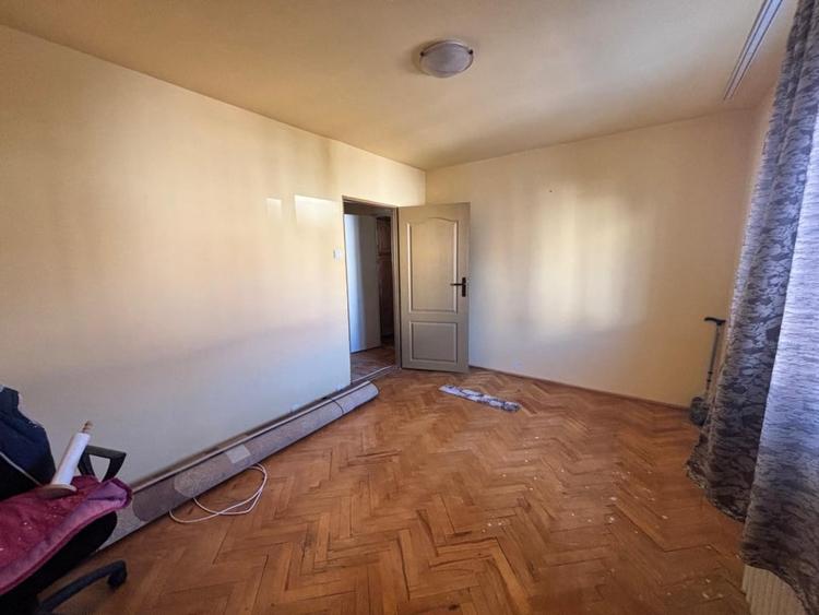 Apartament cu 2 camere semidecomandat, mobilat în Central
