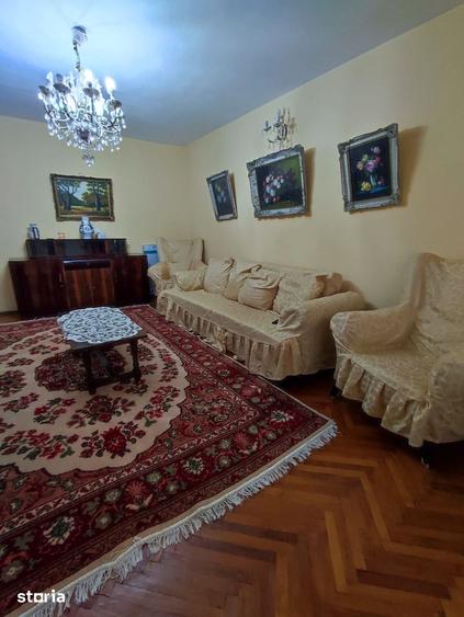 Casă cu 3 camere semidecomandat cu Teren 200 Mp în Viile Noi