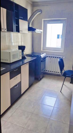 Apartament cu 3 camere decomandat în Obor